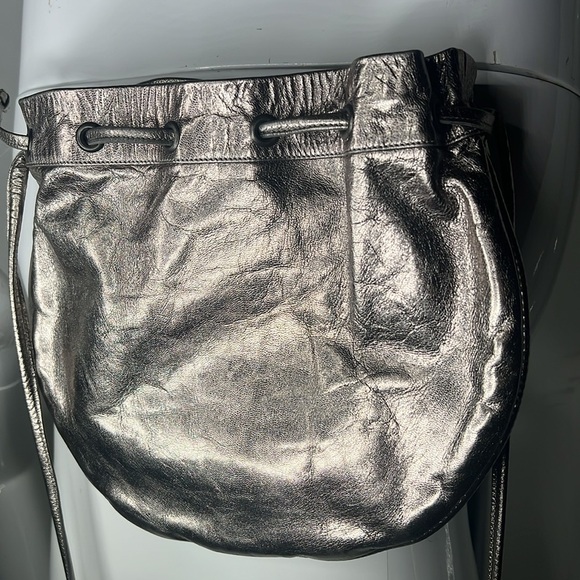 Stephane Kelian Interwoven Gray Metallic Leather Drawstring Crossbody Bag - Picture 5 of 9